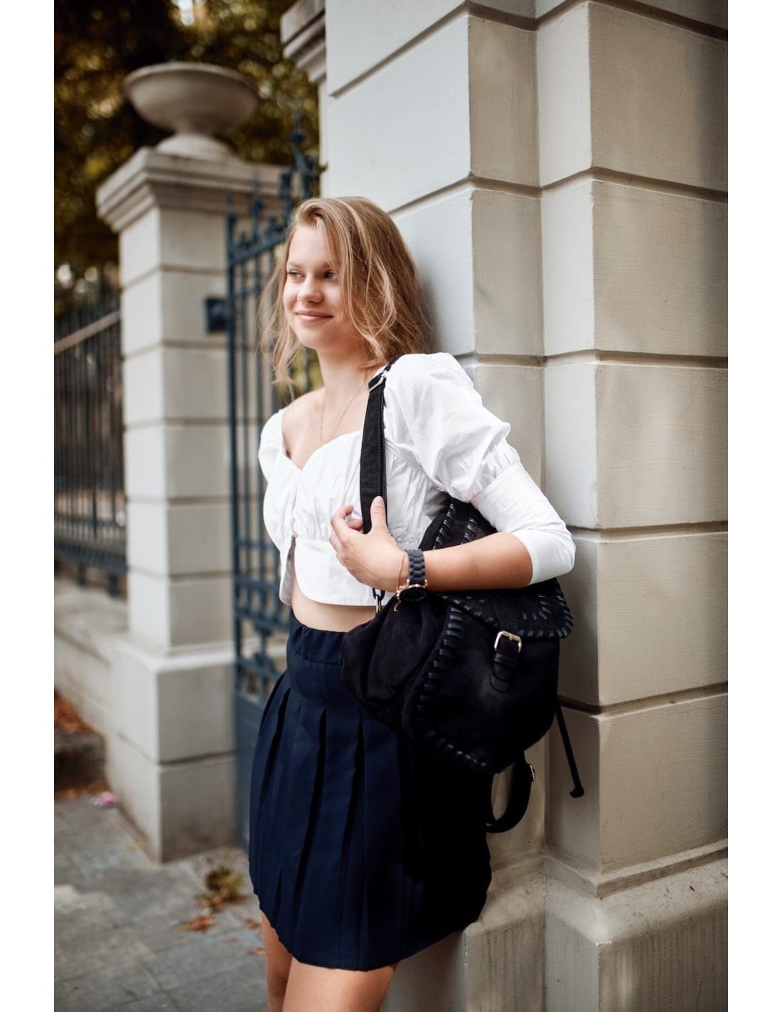 Short blouse with a heart neckline, white 4070 - Online store - Boutique